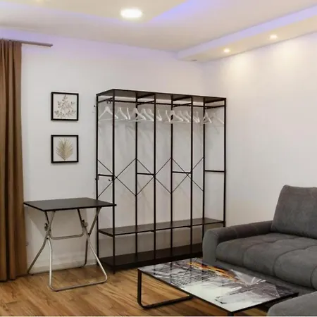Modern Neuburg Sp - Neu - 2 Zimmer, Komfort, Ausgestattet, Smart Tv, Wi-fi *